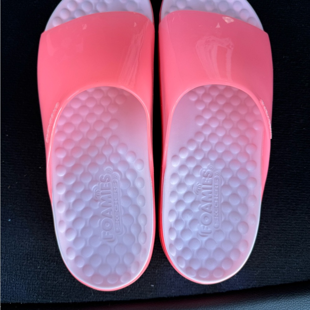 SKECHERS Foamies: Slide Sandal
Pink Translucent SZ 10 - Picture 3 of 4
